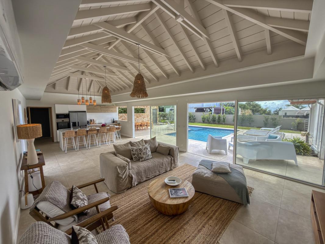 11.Location Villa piscine vue mer St François Guadeloupe_Pièce de vie